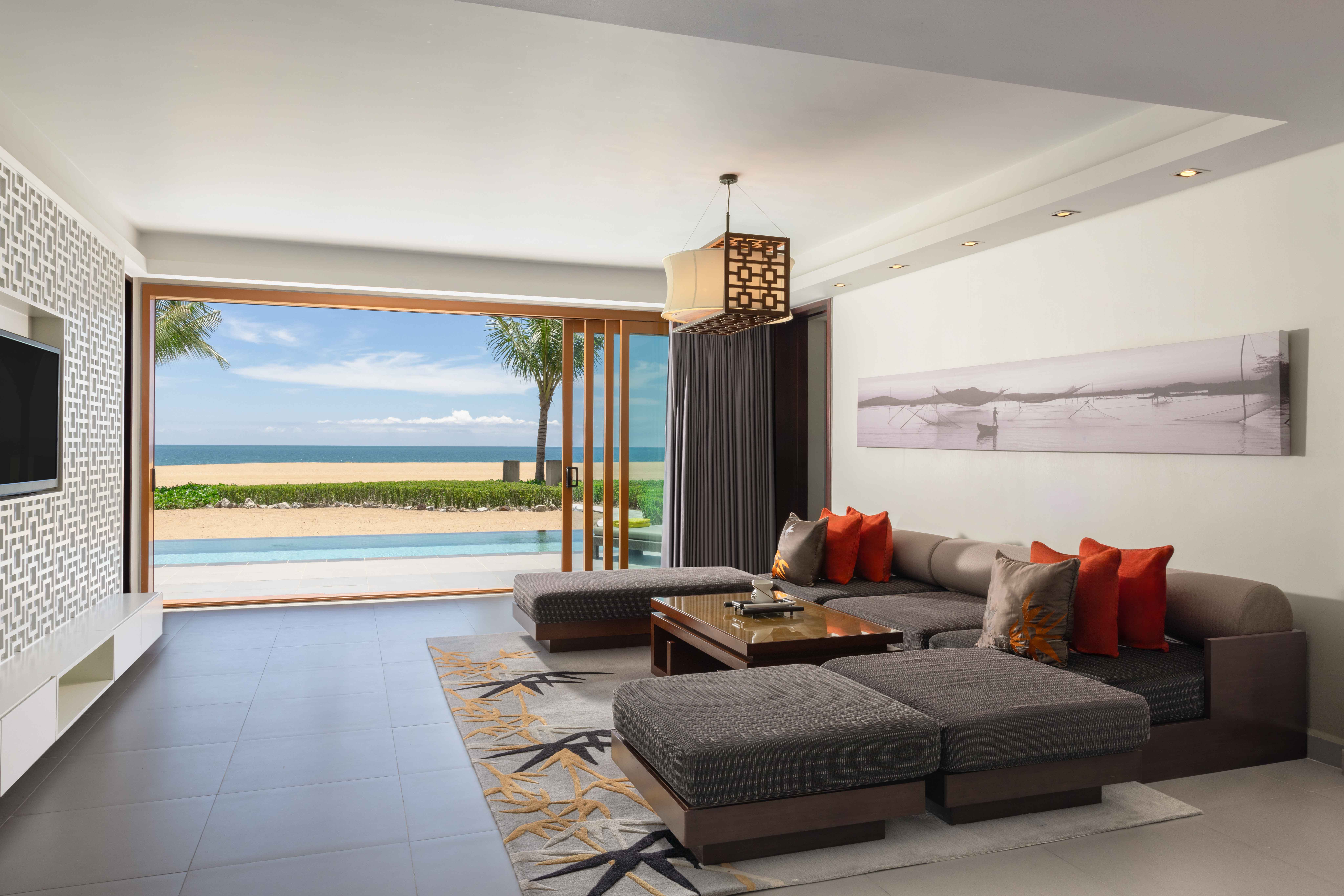 Beachfront Two-bedroom Pool Suite - Living Room